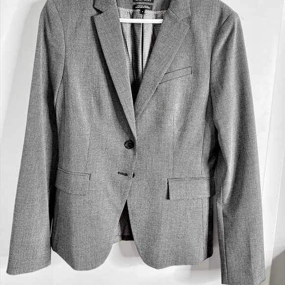 RW&CO Classic Gray Women's Blazer Size 8 - Picture 2 of 16